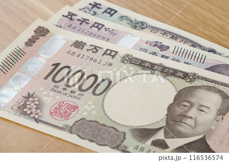 日本円のお札、3種類 116536574
