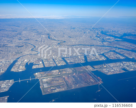 東京_上空から見た羽田空港周辺と東京の風景 東京_上空から見た羽田空港周辺と東京の風景 116536608