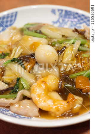 おいしい中華料理の五目焼そば 116536691