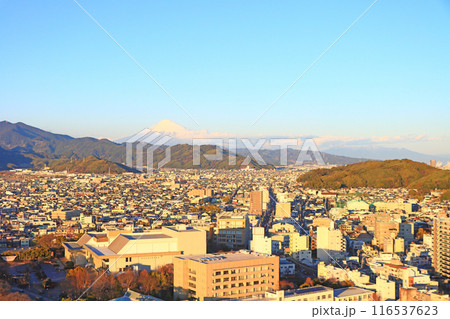 静岡県静岡市、静岡県庁展望台から見た富士山の風景 静岡県静岡市、静岡県庁展望台から見た富士山の風景 116537623