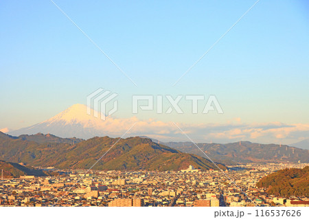 静岡県静岡市、静岡県庁展望台から見た富士山の風景 116537626