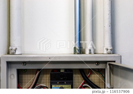 分電盤ボックス　電線管 116537906