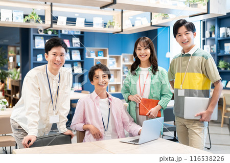 オフィスで働く若いエンジニア 撮影協力:Creadisce(丸善雄松堂株式会社) オフィスで働く若いエンジニア 撮影協力:Creadisce(丸善雄松堂株式会社) 116538226