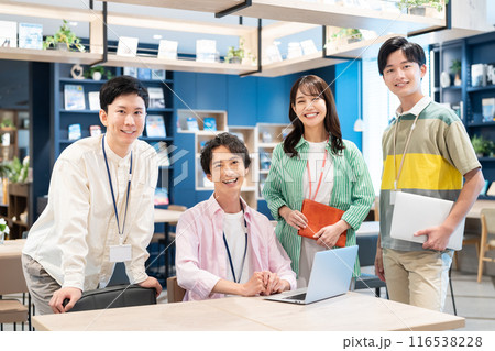 オフィスで働く若いエンジニア　撮影協力：Creadisce（丸善雄松堂株式会社） 116538228