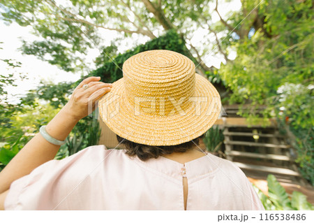 Back view of asian young woman traveller 116538486