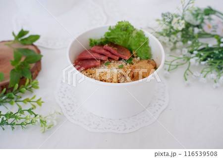 fried noodles with sliced meat and vegetables in a cup 116539508