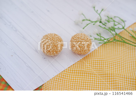 round cake filled with green beans as a background 116541466