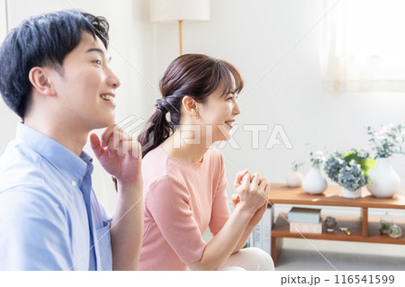 会話する夫婦 横顔 会話する夫婦 横顔 116541599
