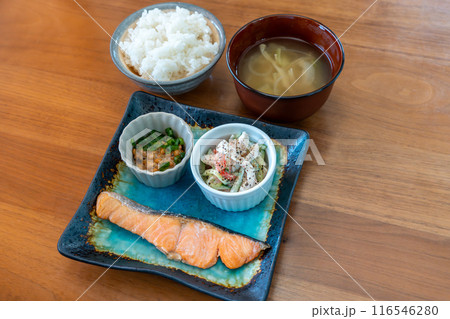 美味しそうな和風朝食 116546280