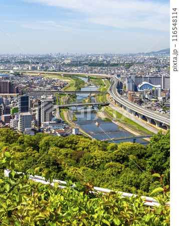 五月山から見る猪名川沿いに広がる街の風景 五月山から見る猪名川沿いに広がる街の風景 116548114