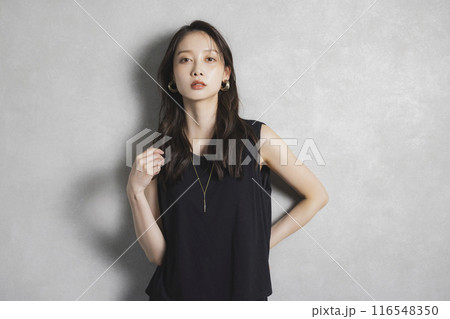 ロングヘアの女性 116548350