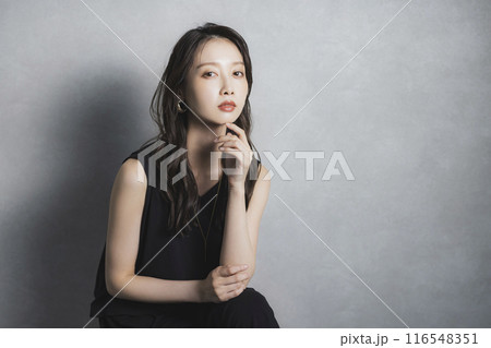 ロングヘアの女性 116548351