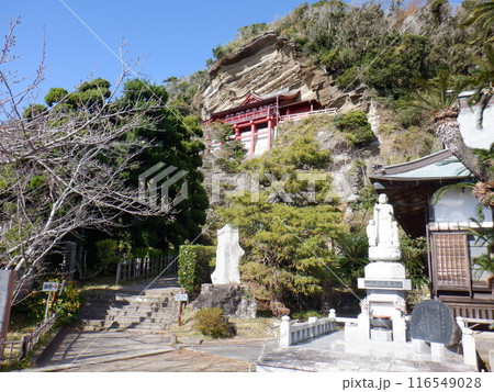 千葉県館山市にある大福寺の崖観音 千葉県館山市にある大福寺の崖観音 116549028