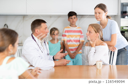 Doctor examinating teen girl Doctor examinating teen girl 116549094