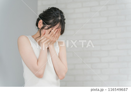 ストレス・摂食障害・うつ病に悩む・絶望する女性 116549687