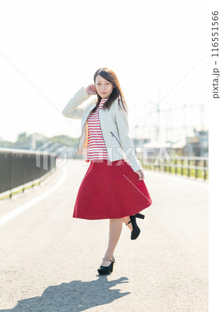 冬コーデ若い女性 116551566