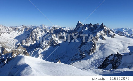 エギーユ・デュ・ミディ展望台から見たモンブラン エギーユ・デュ・ミディ展望台から見たモンブラン 116552075