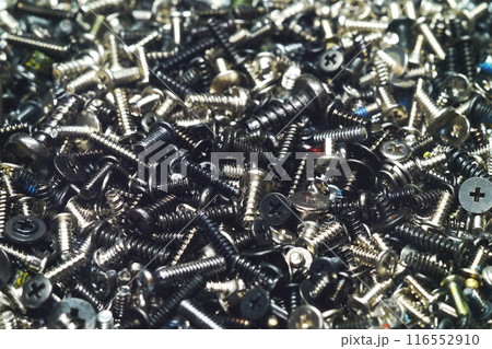 カメラの組み立てに使われていた小さいねじの山 カメラの組み立てに使われていた小さいねじの山 116552910