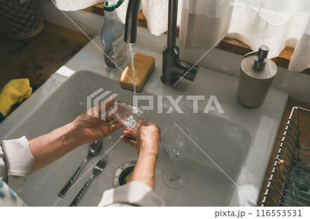 食器洗い 食器洗い 116553531
