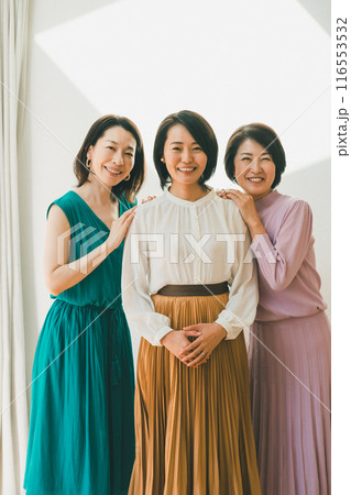 a forty-something woman 116553532