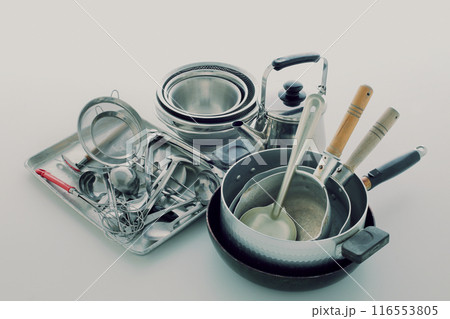 家庭から出る小物類の金属ゴミ 116553805