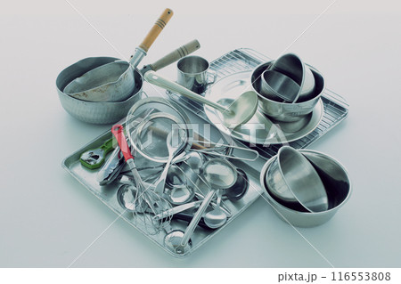 家庭から出る小物類の金属ゴミ 116553808