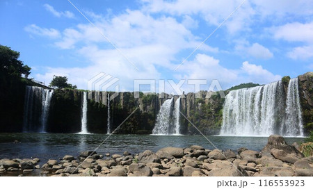 九州大分県豊後大野市にある「原尻の滝（はらじりのたき）」は東洋のナイアガラとも呼ばれている。 116553923