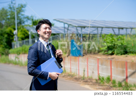 畑とビジネスパーソン 畑とビジネスパーソン 116554483