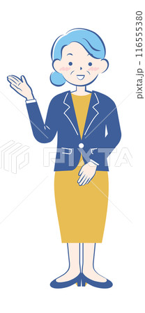 案内をするスーツ姿のシニア女性　全身　3C 116555380