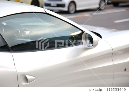 スーパーカー　フェラーリ　高級車　パールホワイト　白色　スポーツカー　宝塚　宝塚歌劇駐車場 116555449