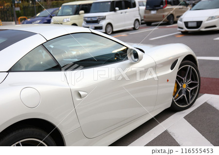 スーパーカー フェラーリ 高級車 パールホワイト 白色 スポーツカー 宝塚 宝塚歌劇駐車場 スーパーカー フェラーリ 高級車 パールホワイト 白色 スポーツカー 宝塚 宝塚歌劇駐車場 116555453