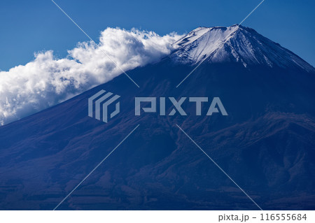 清八山から見る雲湧く富士山 116555684