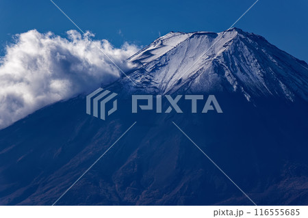 清八山から見る雲湧く富士山 116555685