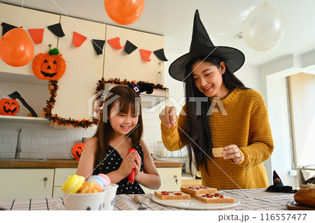 We are ready. Let's have a Halloween party. We are ready. Let's have a Halloween party. 116557477