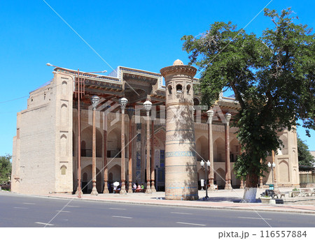Facade of Bolo-Hauz Mosque, Bukhara, Uzbekistan. Bolo Hovuz masjidi islamic religious complex in old town in Bukhara 116557884