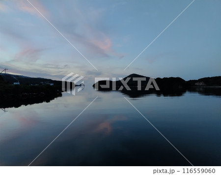 湖面に映る夕焼け 湖面に映る夕焼け 116559060