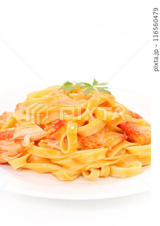カニ風味のトマトクリームパスタ　カニカマ使用　明るい背景 116560479