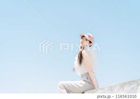 韓国ファッションの若い女の子 韓国ファッションの若い女の子 116561010