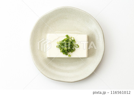 白背景に木綿豆腐 白背景に木綿豆腐 116561012