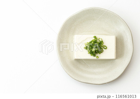 白背景に木綿豆腐 白背景に木綿豆腐 116561013