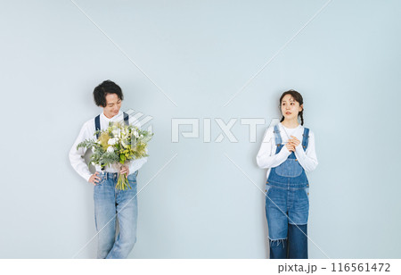 デニムを着た男女のカップルフォト デニムを着た男女のカップルフォト 116561472