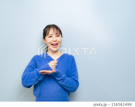 納得した表情の女性 納得した表情の女性 116561499