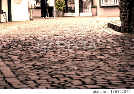 street in the old town 116562074