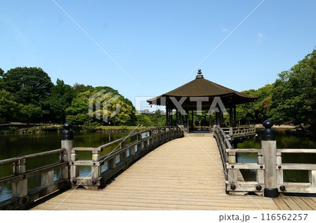 浮見堂へ渡る橋 浮見堂へ渡る橋 116562257