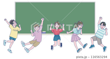 元気にジャンプする小学生の男女 元気にジャンプする小学生の男女 116563294