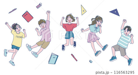 元気にジャンプする小学生の男女 元気にジャンプする小学生の男女 116563295