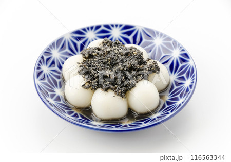 黒胡麻だれの白玉団子 116563344