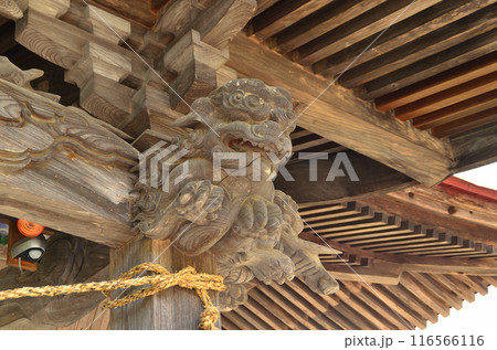 埼玉県秩父郡小鹿野町河原沢の龍頭(りゅうとう)神社　守り神の獅子 116566116