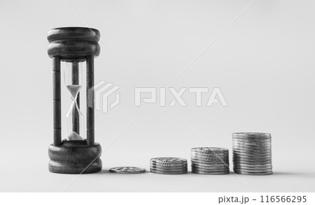 並んだ硬貨と砂時計　逓増　積み立て　資産　投資　税金　相続 116566295
