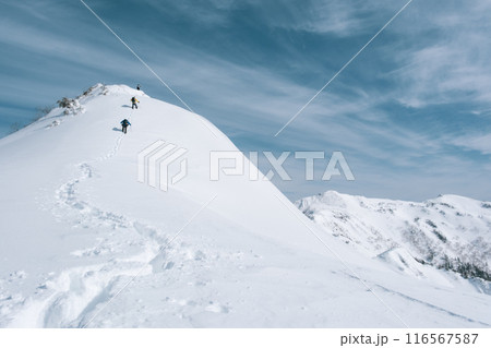 雪山の山岳風景 116567587